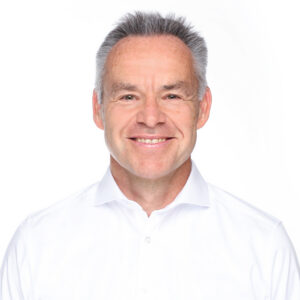 Dr. Alfons Niebuer (Managing Director & Partner, SMP Strategy Consulting) 